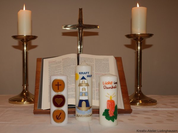 Kerzen in der evangelischen Christuskirche Olfen