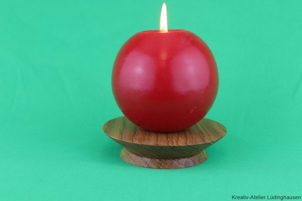 gedrechselter Holz-Kerzenständer für Kerzen bis  80 mm geeignet