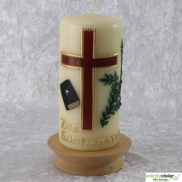 Konfirmationskerze in elfenbein mit braunem Kreuz und Bibel, optional mit Konfirmationsspruch