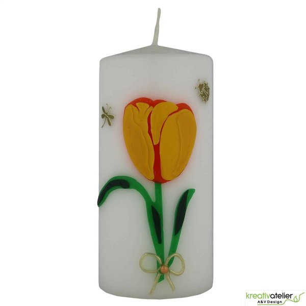 Frühlingshafte Künstlerkerze mit wunderschöner gelber Tulpe