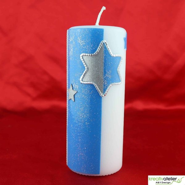 weiße Weihnachtskerze mit blauem Stern