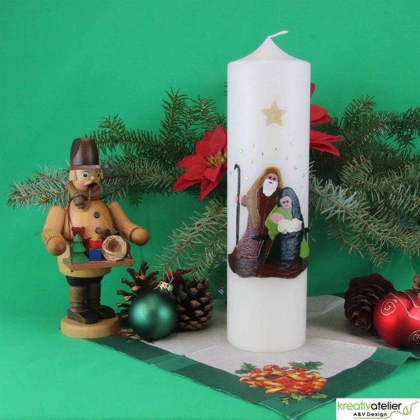 elfenbeinfarbige Weihnachtskerze mit Heiliger Familie