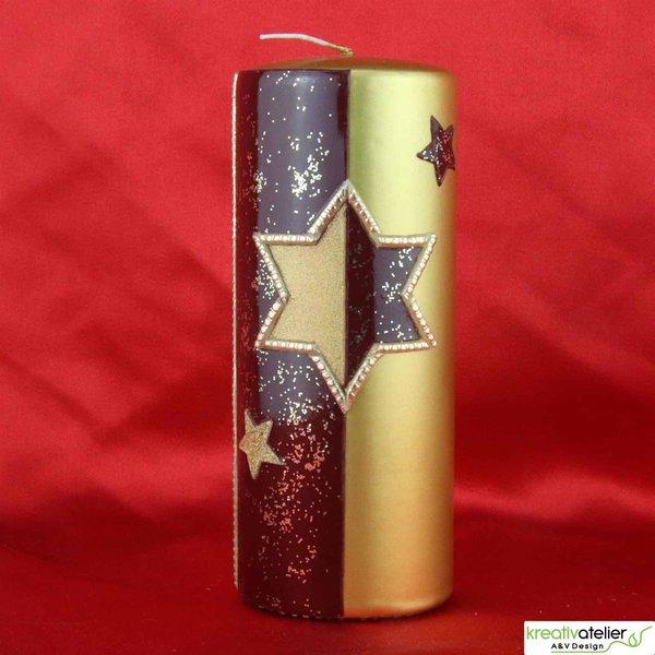 Goldene Weihnachtskerze mit weinrotem Stern