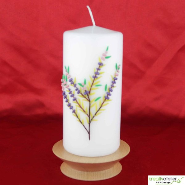 weiße Künstlerkerze Heide - die kunsthandwerkliche Fertigung gibt dieser Kerze das besondere Flair