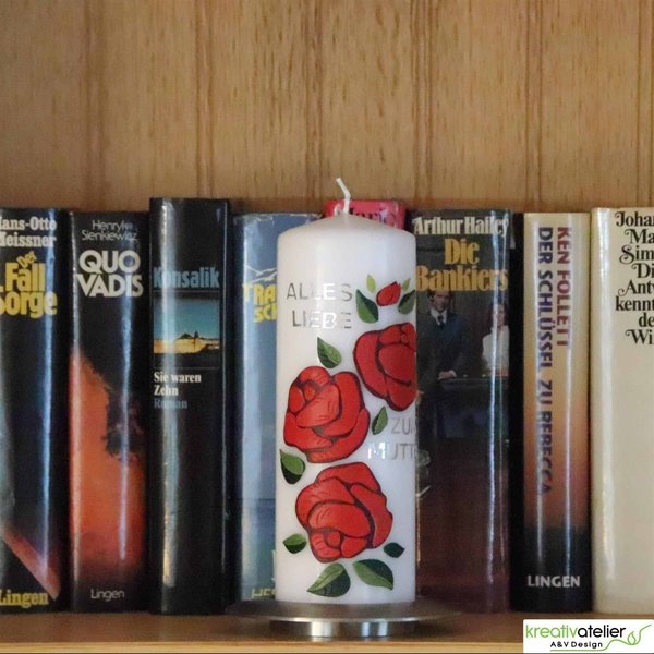 weiße Kerze zum Muttertag mit roten Rosen