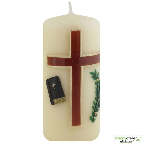 Konfirmationskerze in elfenbein mit braunem Kreuz und Bibel, optional mit Konfirmationsspruch