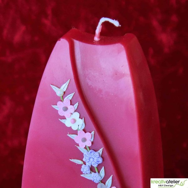 Hochzeitstagskerze – Formenkerze in rot mit bunter Blumenranke