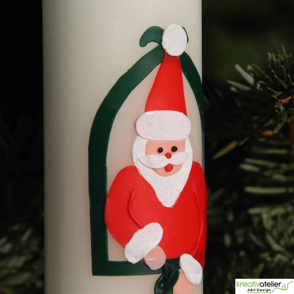 Weihnachtskerze in elfenbein mit Nikolaus und Glockenband