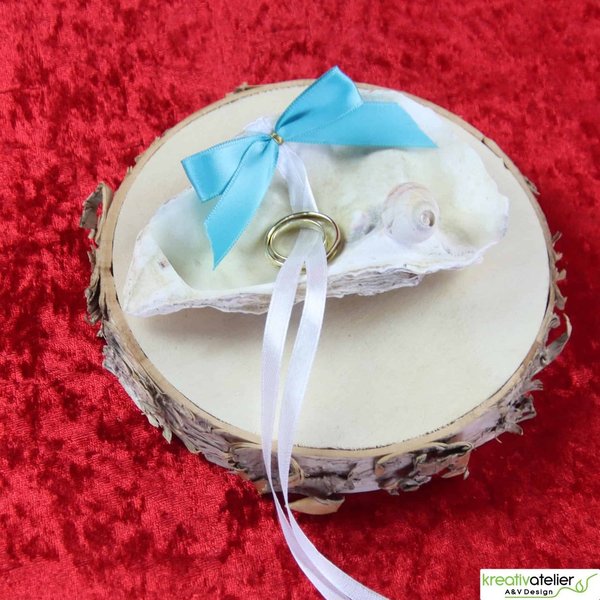 Ringschale Austernmuschel (weiß) mit türkis-weißen Satinbändern